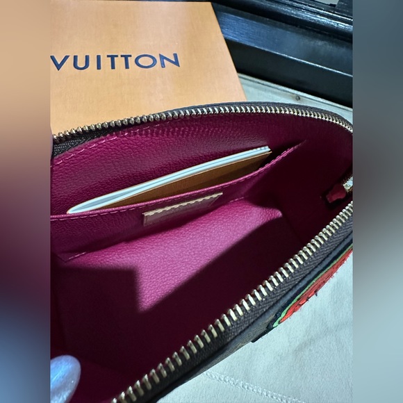 Louis Vuitton cosmetic case - Picture 5 of 8